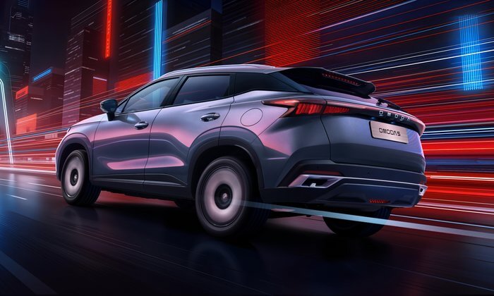 Osiągi OMODA 5 wyróżnia się optymalną mocą i przyspieszeniem. Dzięki nowoczesnemu układowi napędowemu, precyzyjnemu zawieszeniu, innowacyjnym technologiom, osiągi tego pojazdu są na najwyższym poziomie w swojej klasie.